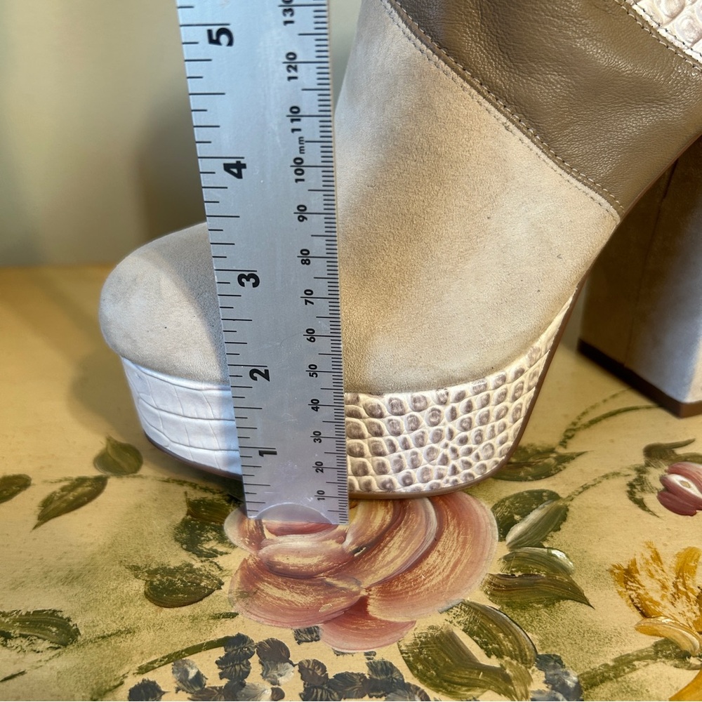 Vince Camuto Gilisama Boho Patchwork Tan White Suede Leather Platform Boots - Picture 12 of 17